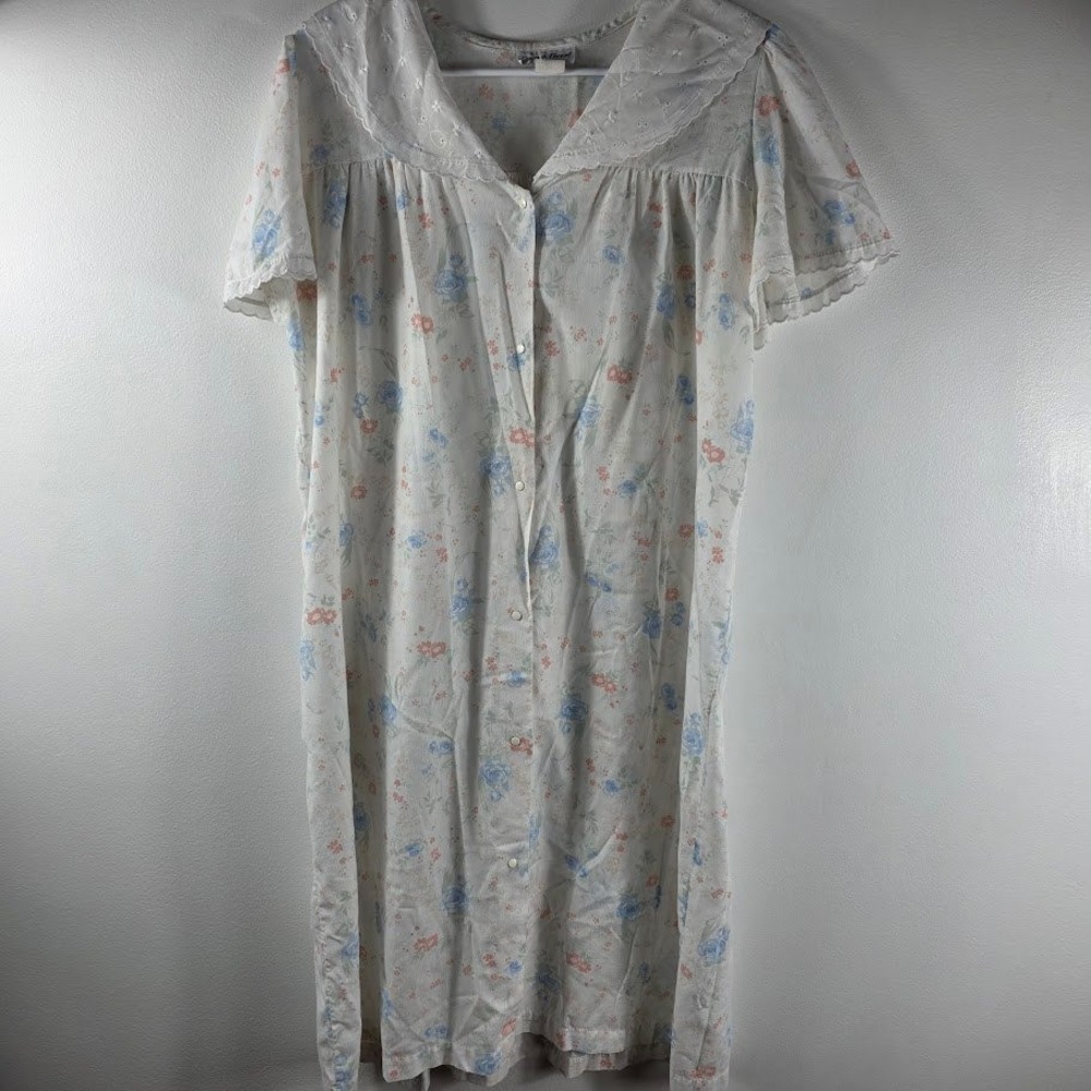 Vintage Common Thread Nightgown Short Sleeve Button‎ Front Embroidered Collar